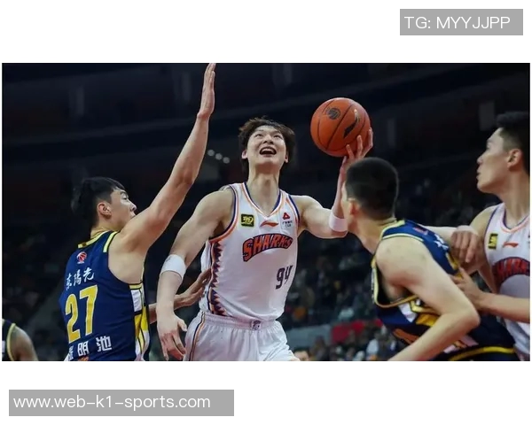 王哲林签下三年顶薪合同续约上海队上赛季表现亮眼场均148分8篮板 王哲林签下三年顶薪合同续约上海队上赛季表现亮眼场均148分8篮板