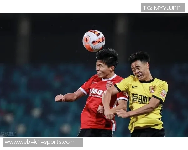 上海上港与权健激战正酣双方全力争夺中超联赛重要积分